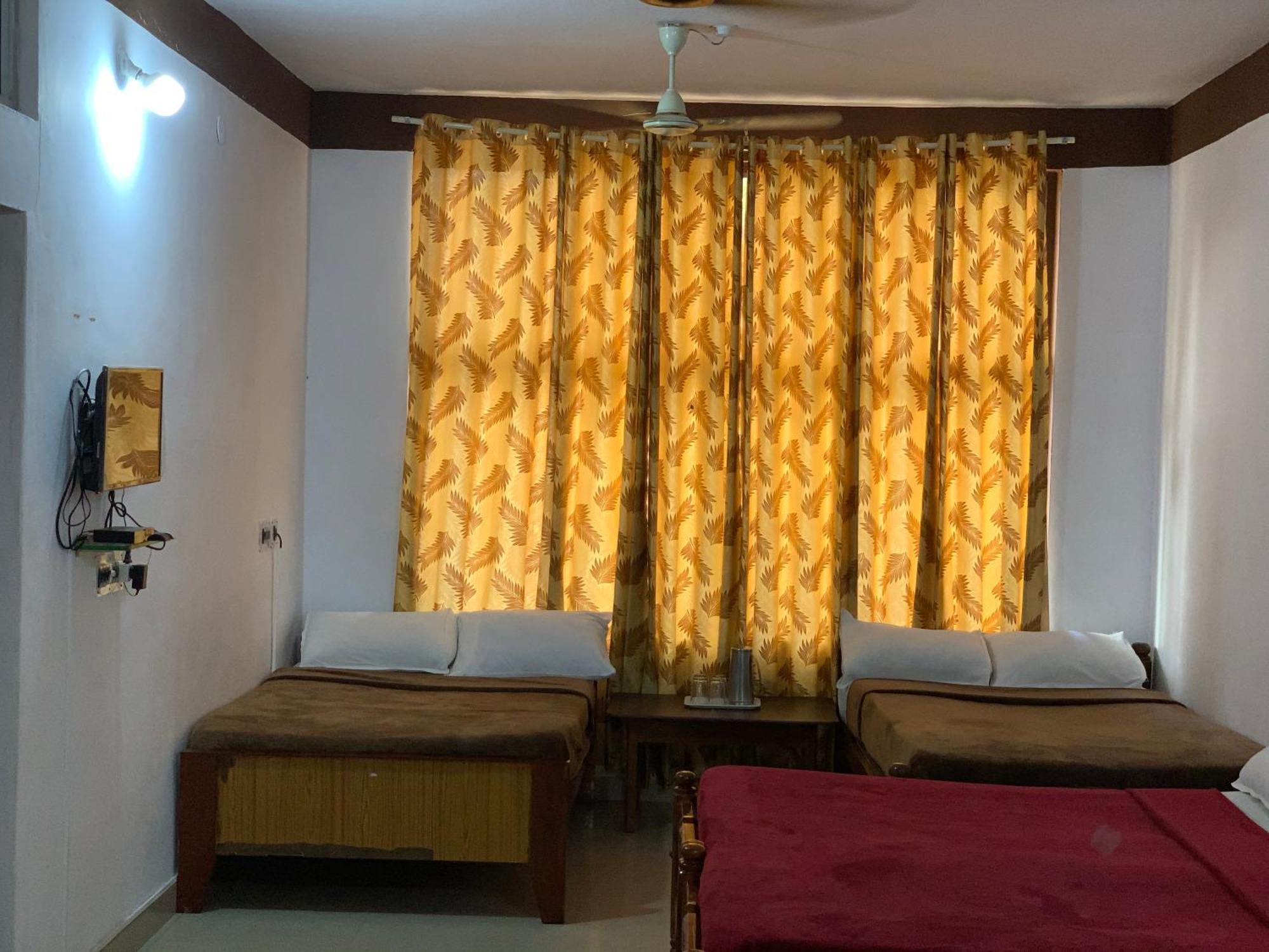 Hotel Caveri Inn Мадикери Екстериор снимка