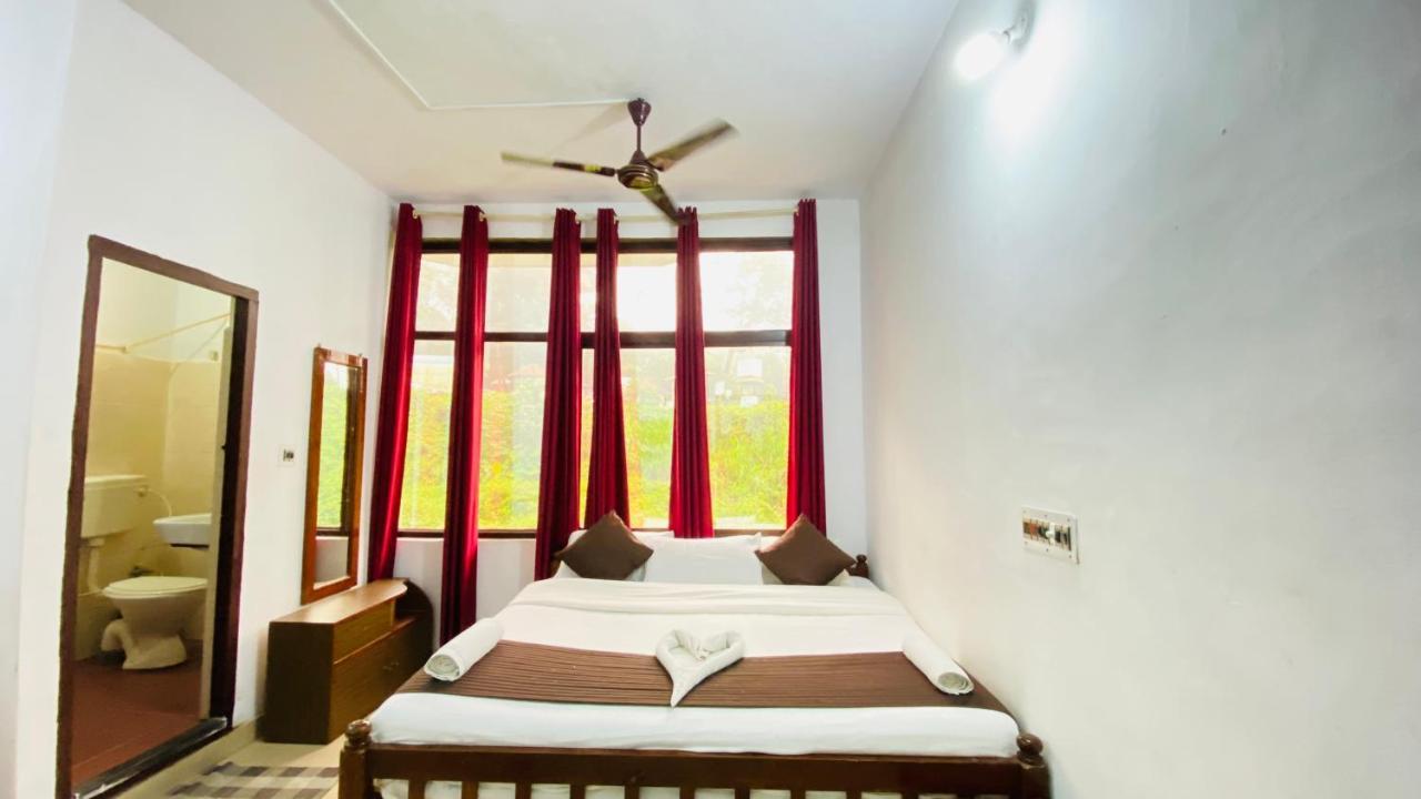 Hotel Caveri Inn Мадикери Екстериор снимка