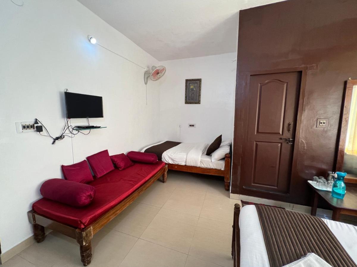 Hotel Caveri Inn Мадикери Екстериор снимка