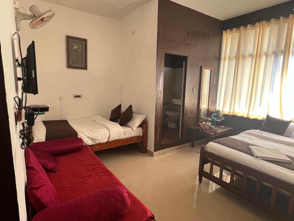 Hotel Caveri Inn Мадикери Екстериор снимка