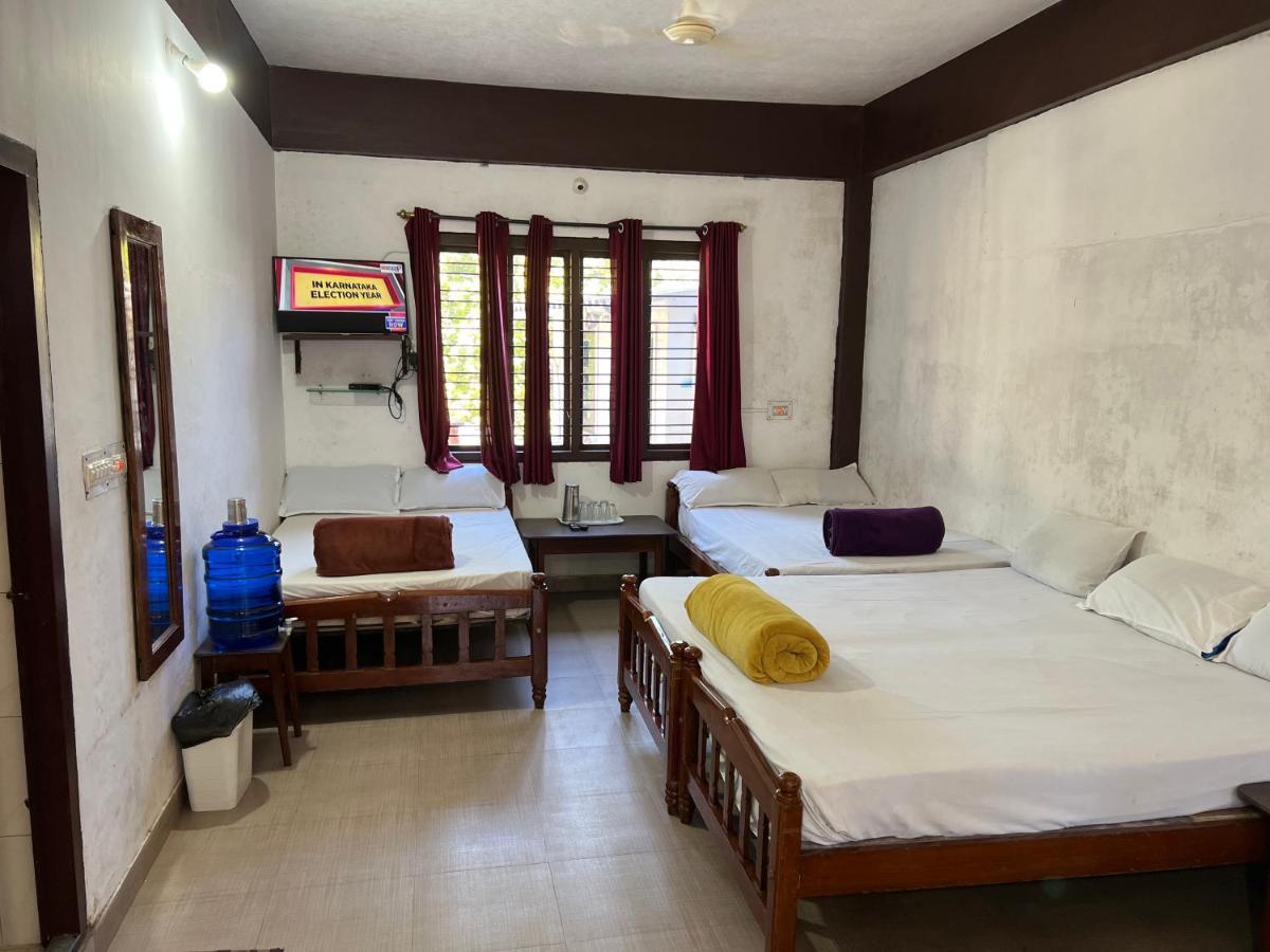 Hotel Caveri Inn Мадикери Екстериор снимка