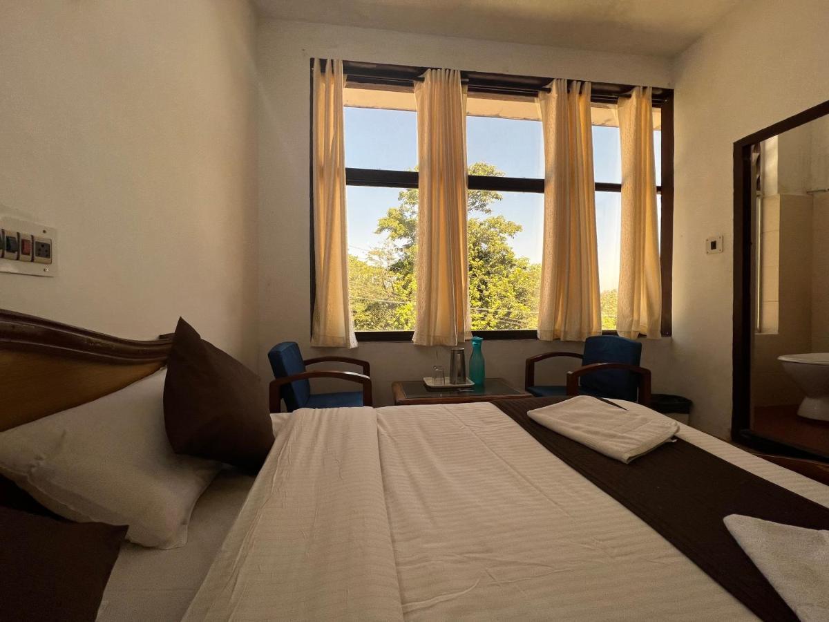 Hotel Caveri Inn Мадикери Екстериор снимка